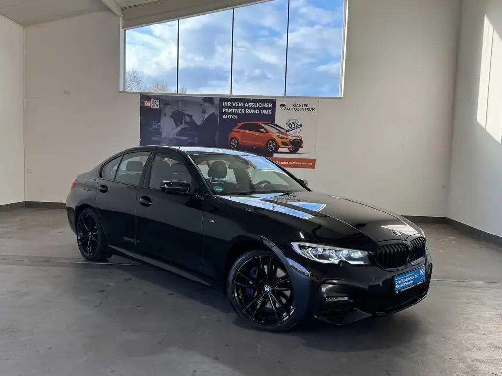 Main__Slider__Photo:BMW 3 Series 330 d xDrive M Sport LEDER+NAVI+KAMERA+HARMANCAR 02/2020-1