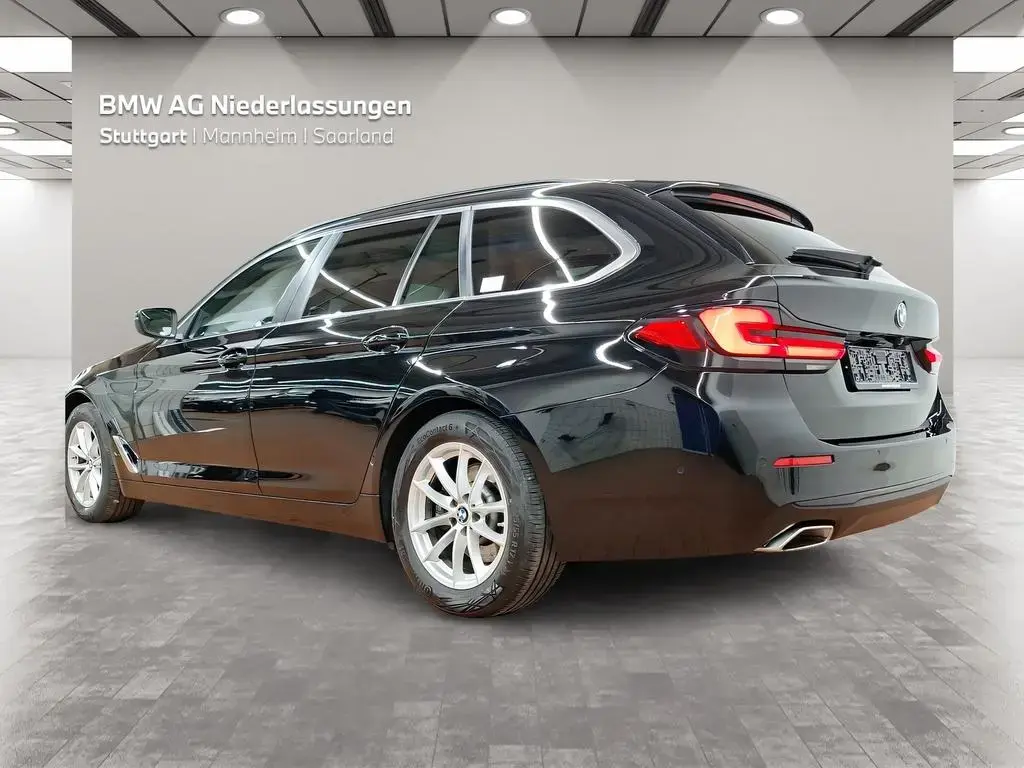Main__Slider__Photo:BMW 5 Series 520d xDrive Touring Standheizung Kamera HiFi 03/2023-1