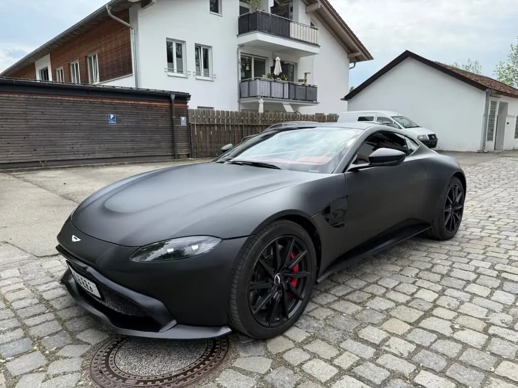 Main__Slider__Photo:Aston Martin V8 Vantage 4.0 V8 10/2018-0