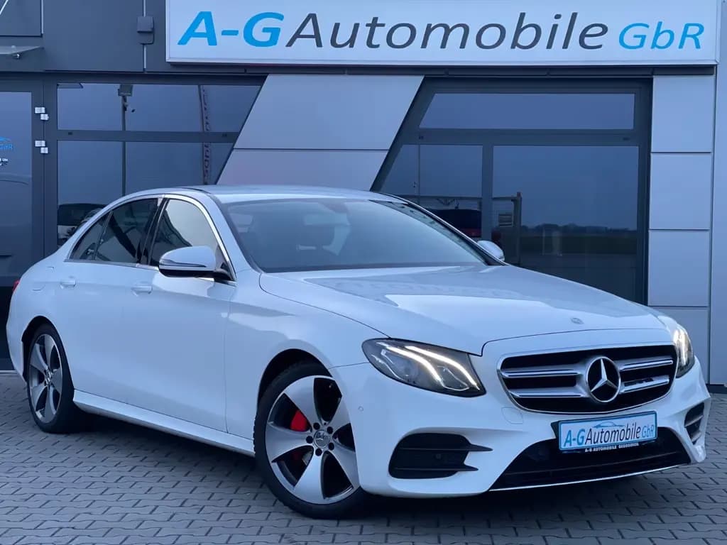 Main__Slider__Photo:Mercedes-Benz E-Class 200 Limousine/AMG-Line/Automatik/AHK/19"LM 08/2016-0