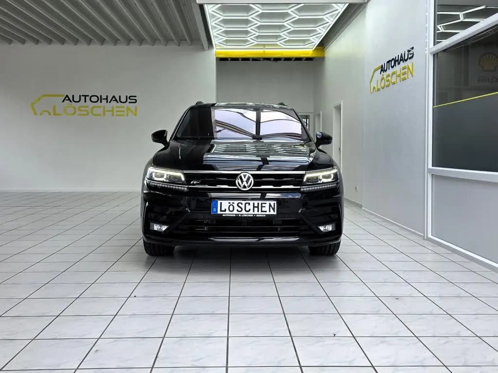 Main__Slider__Photo:Volkswagen Tiguan Allspace R-Line 4Motion Black Style Pano 10/2021-0