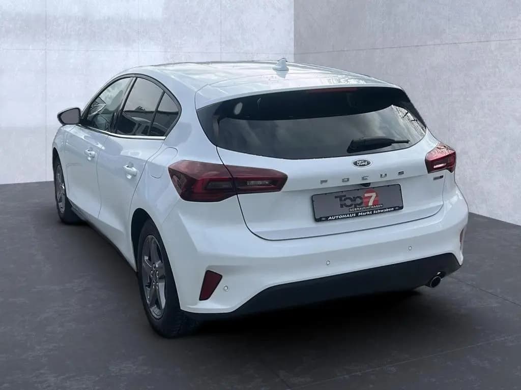 Main__Slider__Photo:Ford Focus Titanium Bluetooth Navi LED Klima 03/2023-0
