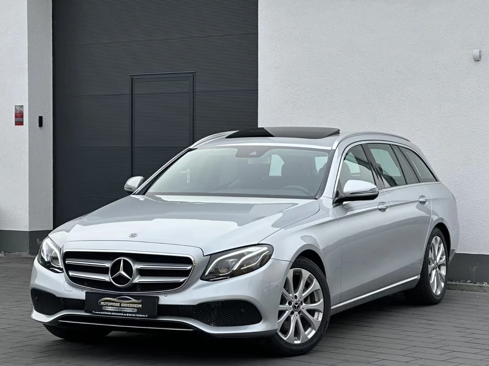 Main__Slider__Photo:Mercedes-Benz E-Class 250 04/2018-0