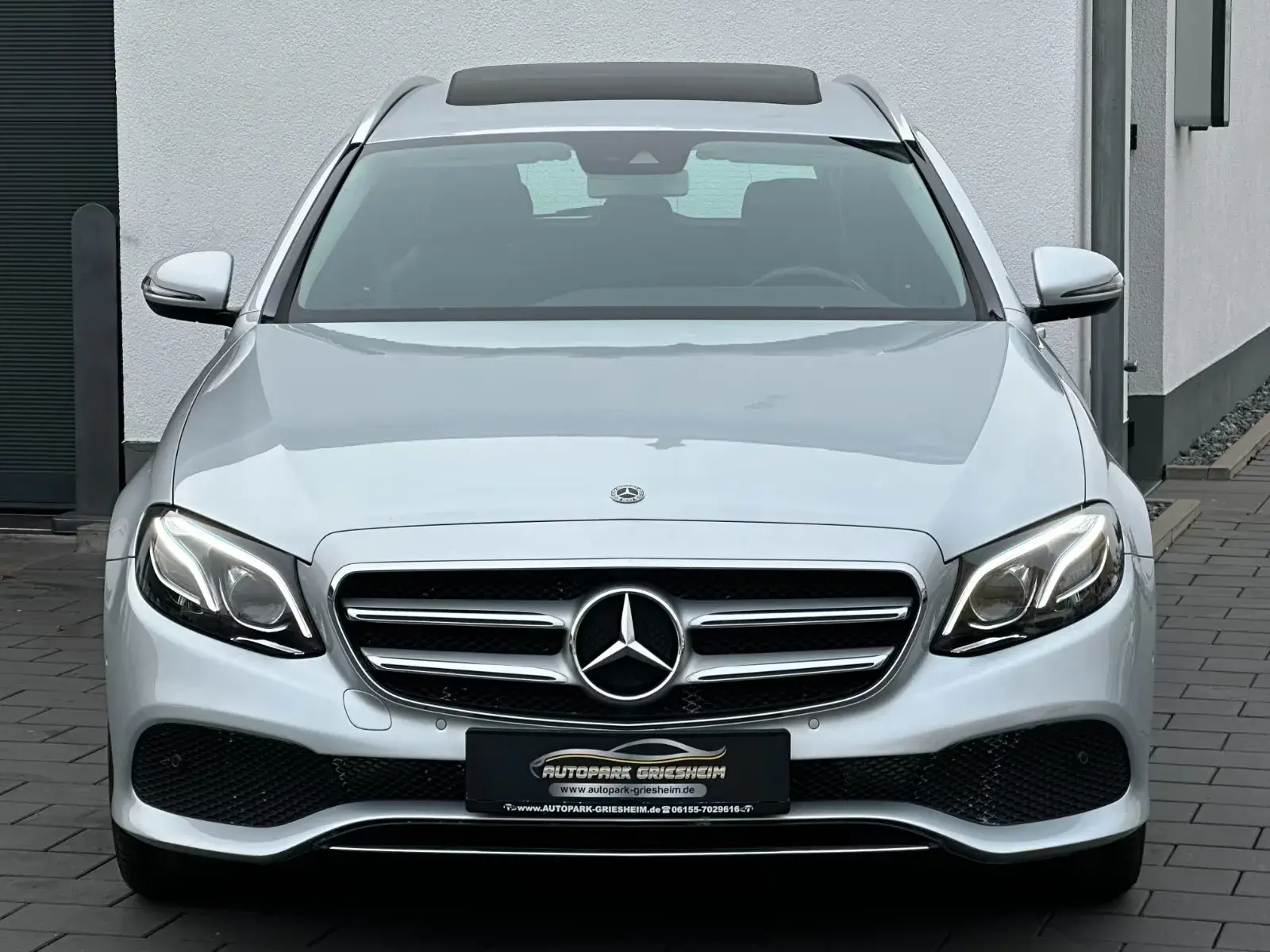Main__Slider__Photo:Mercedes-Benz E-Class 250 04/2018-1