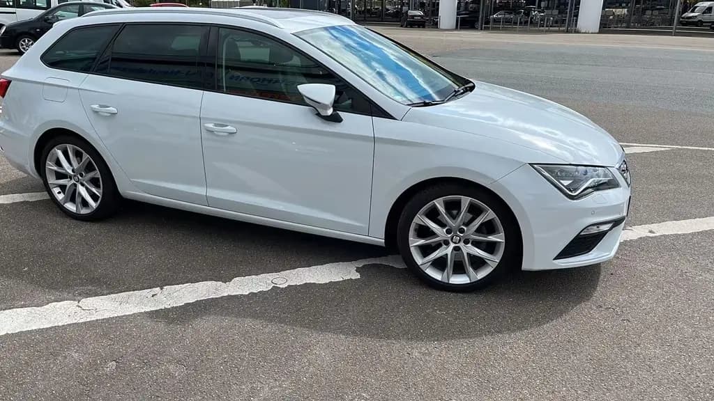 Main__Slider__Photo:Seat Leon 2.0 TDI 110kW FR Sportstourer FR 01/2020-0