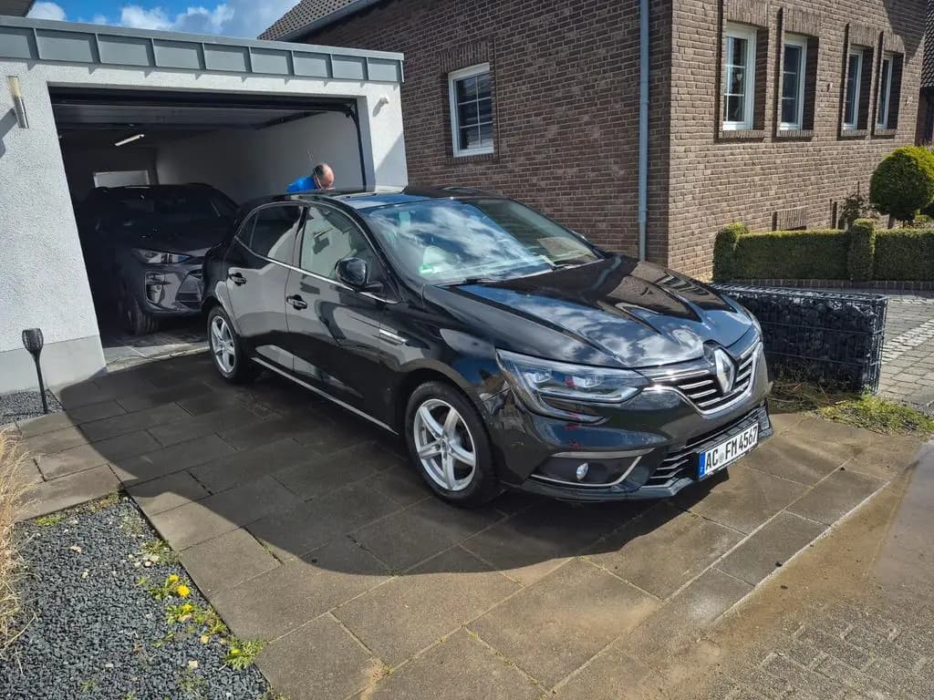 Main__Slider__Photo:Renault Megane ENERGY TCe 130 Bose Edition Bose Edition 12/2017-0