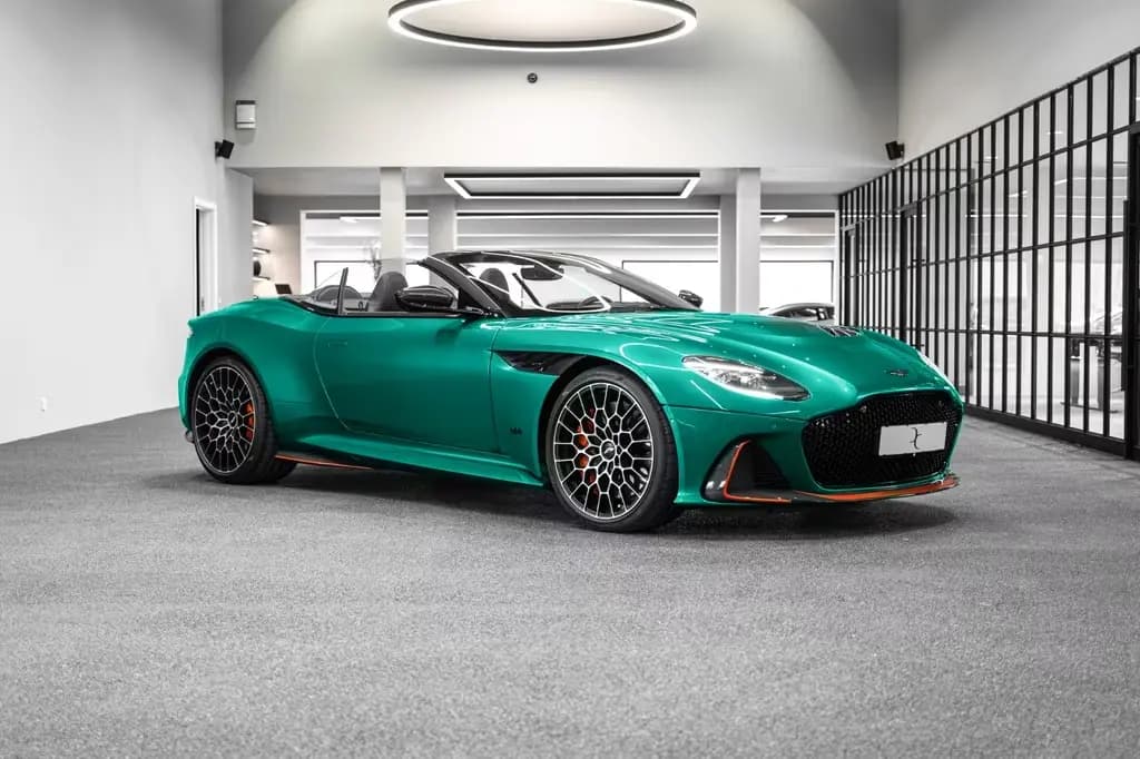 Main__Slider__Photo:Aston Martin DBS Volante 770 Ultimate *Q *B&O *Carbon 08/2023-0
