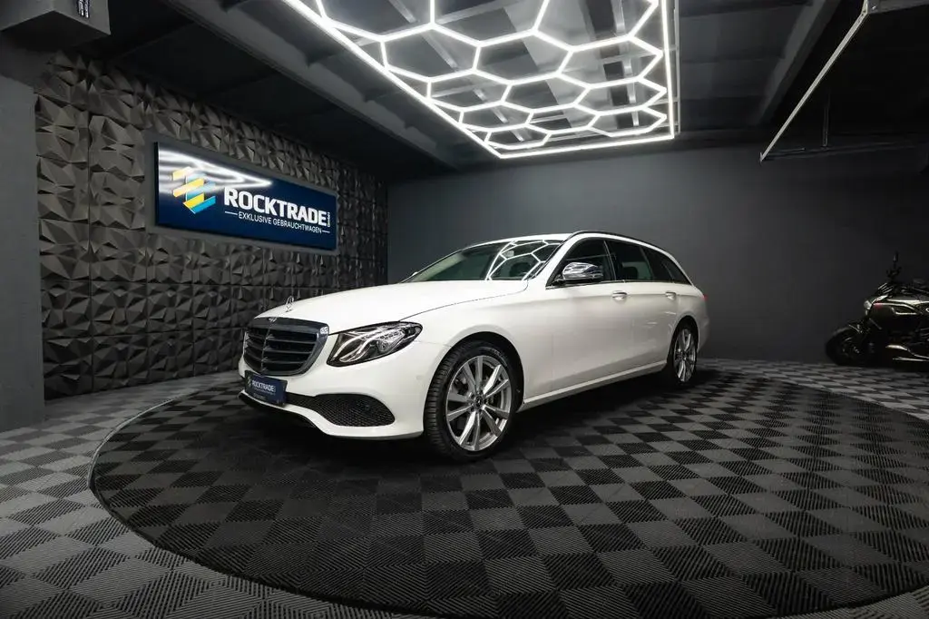 Main__Slider__Photo:Mercedes-Benz E-Class 220d 4Matic Business *LED*Kamera*Scheckheft* 10/2017-1