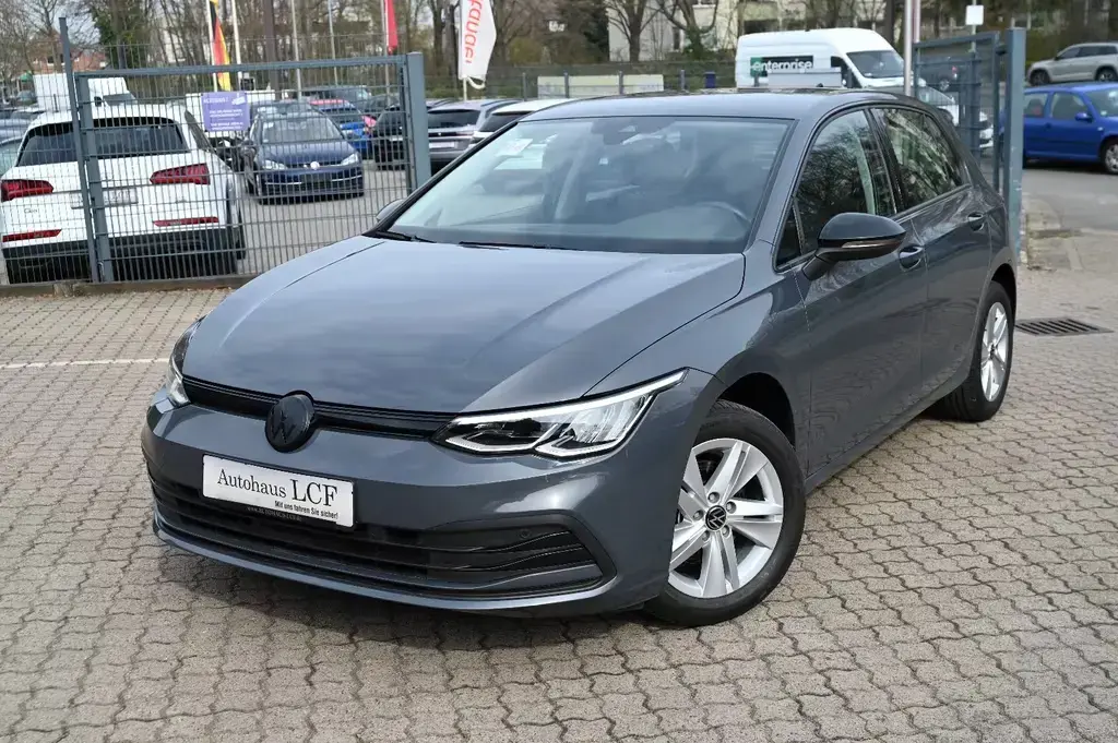 Main__Slider__Photo:Volkswagen Golf VIII Lim. 1.5 TSI Life PDC LED PDC Sitzhz 11/2020-1