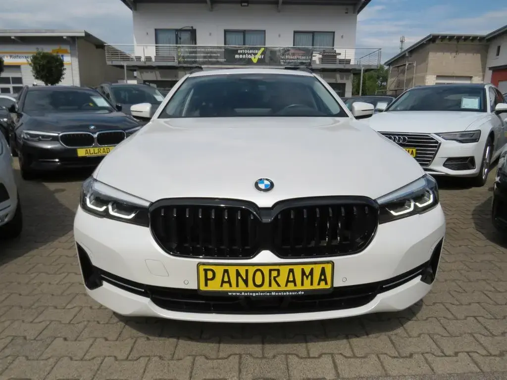 Main__Slider__Photo:BMW 5 Series 520d touring Sport Line *1.HAND*LEDER*HUD*KAMERA 08/2020-1