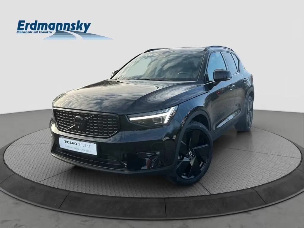 Main__Slider__Photo:Volvo XC40 B4 Plus Black Edition/Pano/360/el.Sitze/20Z 03/2025-0