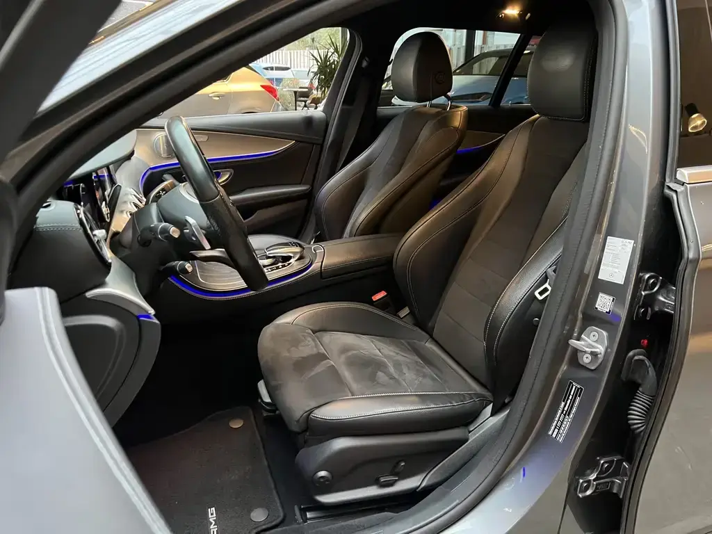 Main__Slider__Photo:Mercedes-Benz E-Class E220d AMG-Line Navi Kamera Burmester LED 01/2018-1