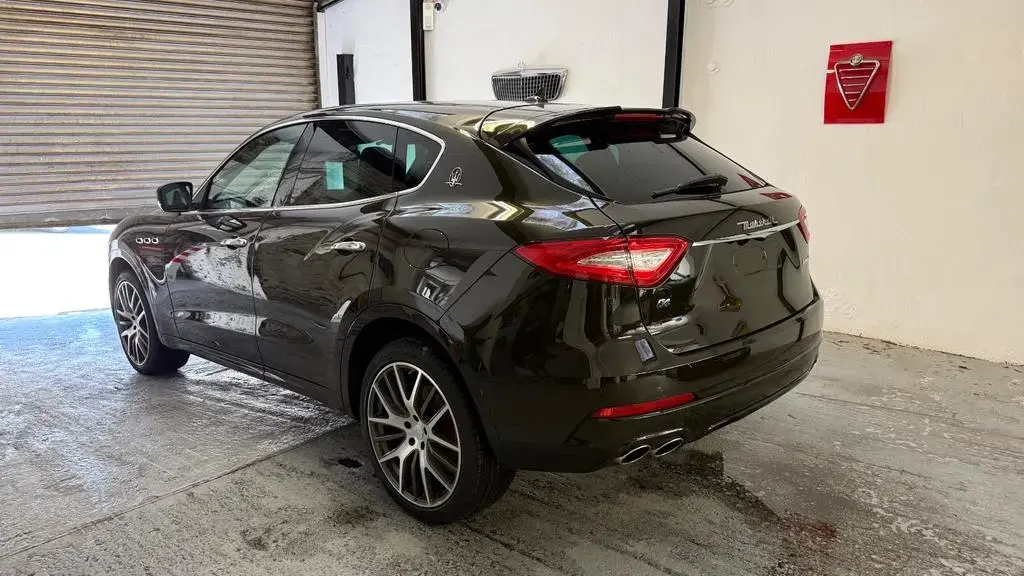 Main__Slider__Photo:Maserati Levante Diesel 3.0 V6, Jahreswagenzustand, SH, 12/2017-1