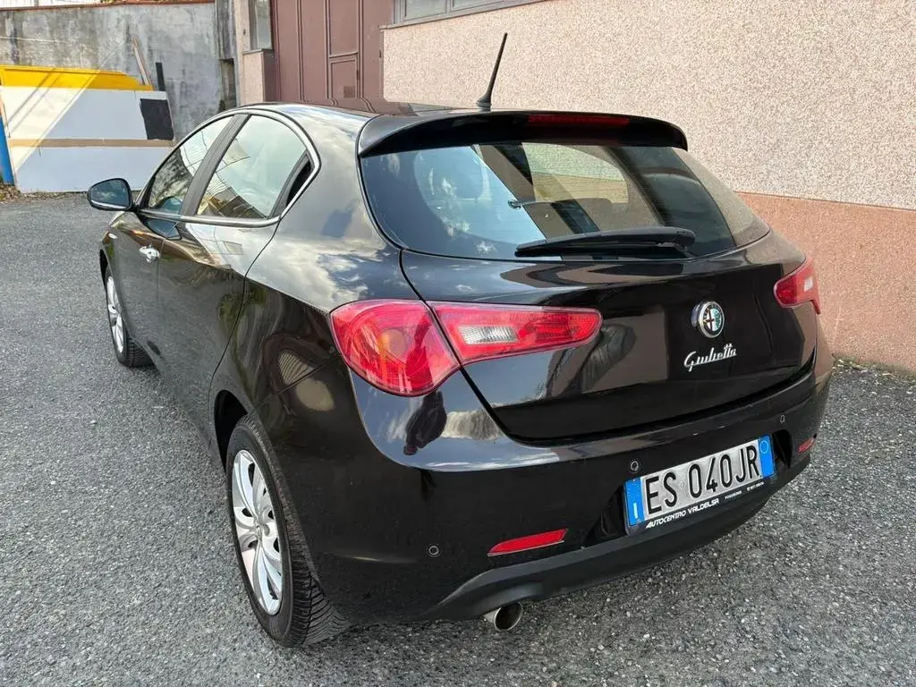 Main__Slider__Photo:Alfa Romeo Giulietta 1.6 JTDm-2 105 CV Distincti 03/2013-1