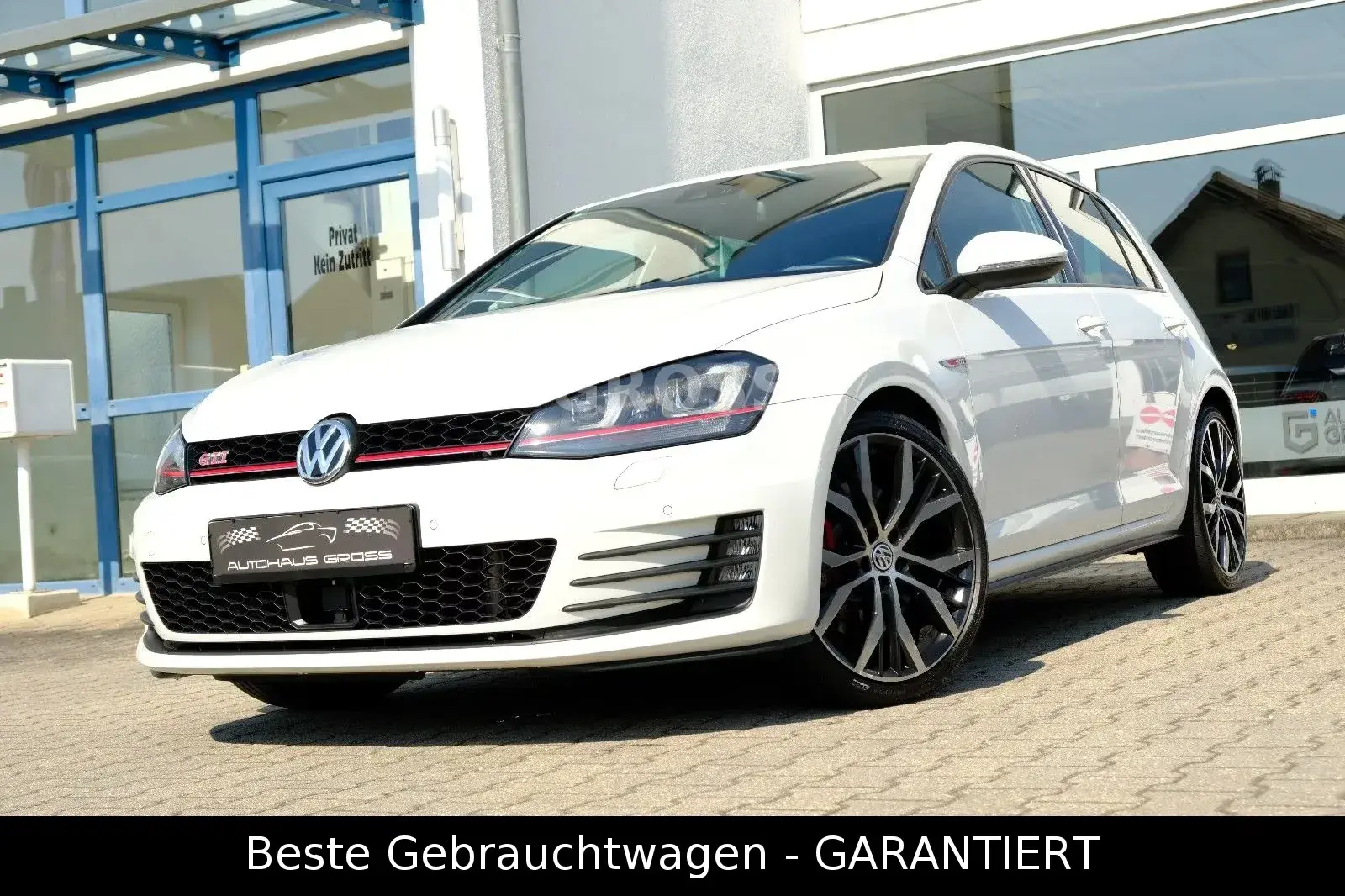 Main__Slider__Photo:Volkswagen Golf 04/2014-1