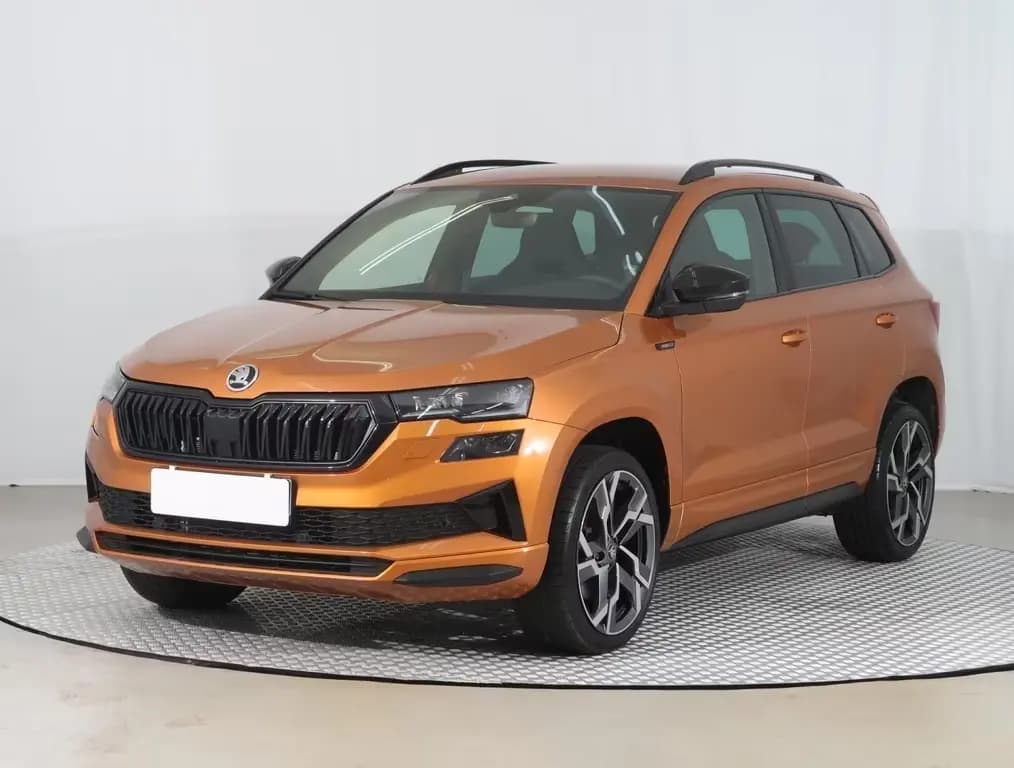 Main__Slider__Photo:Skoda Karoq 1.5TSI Sportline ACC+19erLM+el.Kappe 05/2025-0