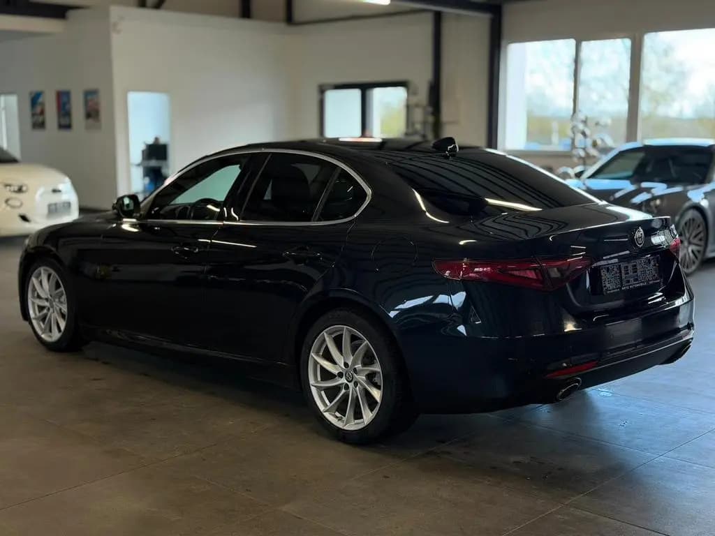 Main__Slider__Photo:Alfa Romeo Giulia Super BIXEN+PANO+ACC+CARPLAY+MEMORY+SPUR. 10/2019-0
