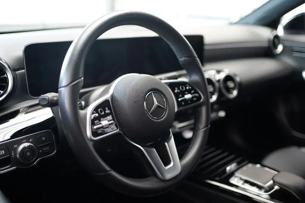 Main__Slider__Photo:Mercedes-Benz A 180 Automat Spurhalte-&Parkassist+Navi+AHK+LED 10/2018-1