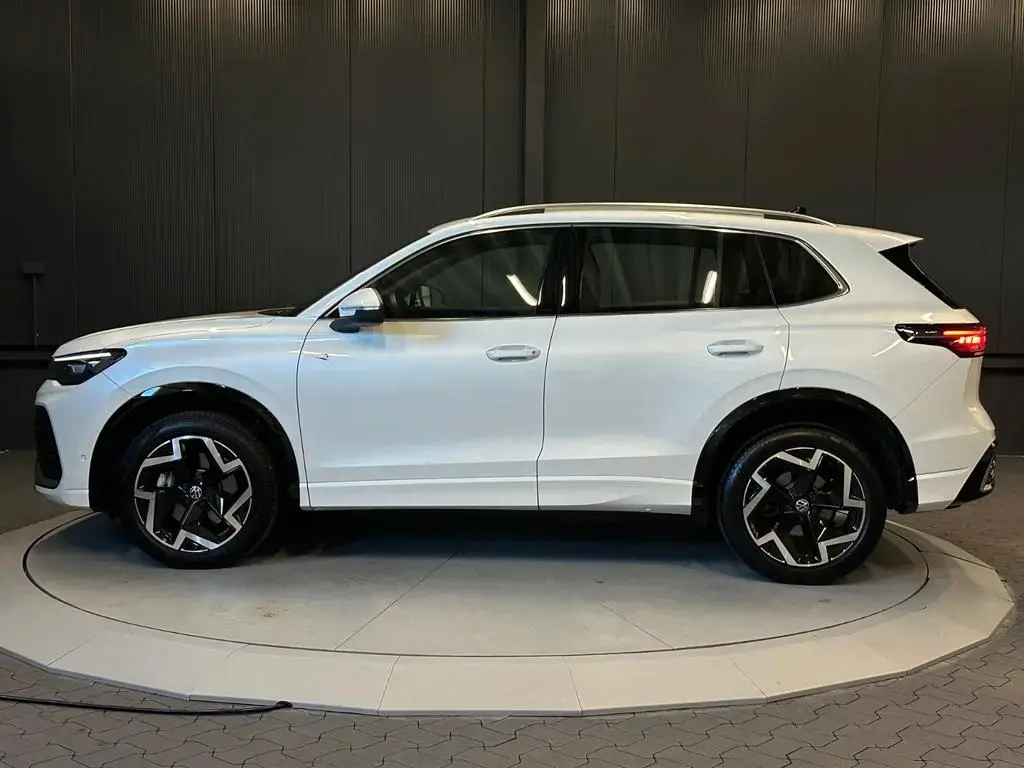 Main__Slider__Photo:Volkswagen Tiguan 2.0 TDI 4Motion R-Line*19Zoll*AHK*Standhz 06/2024-1