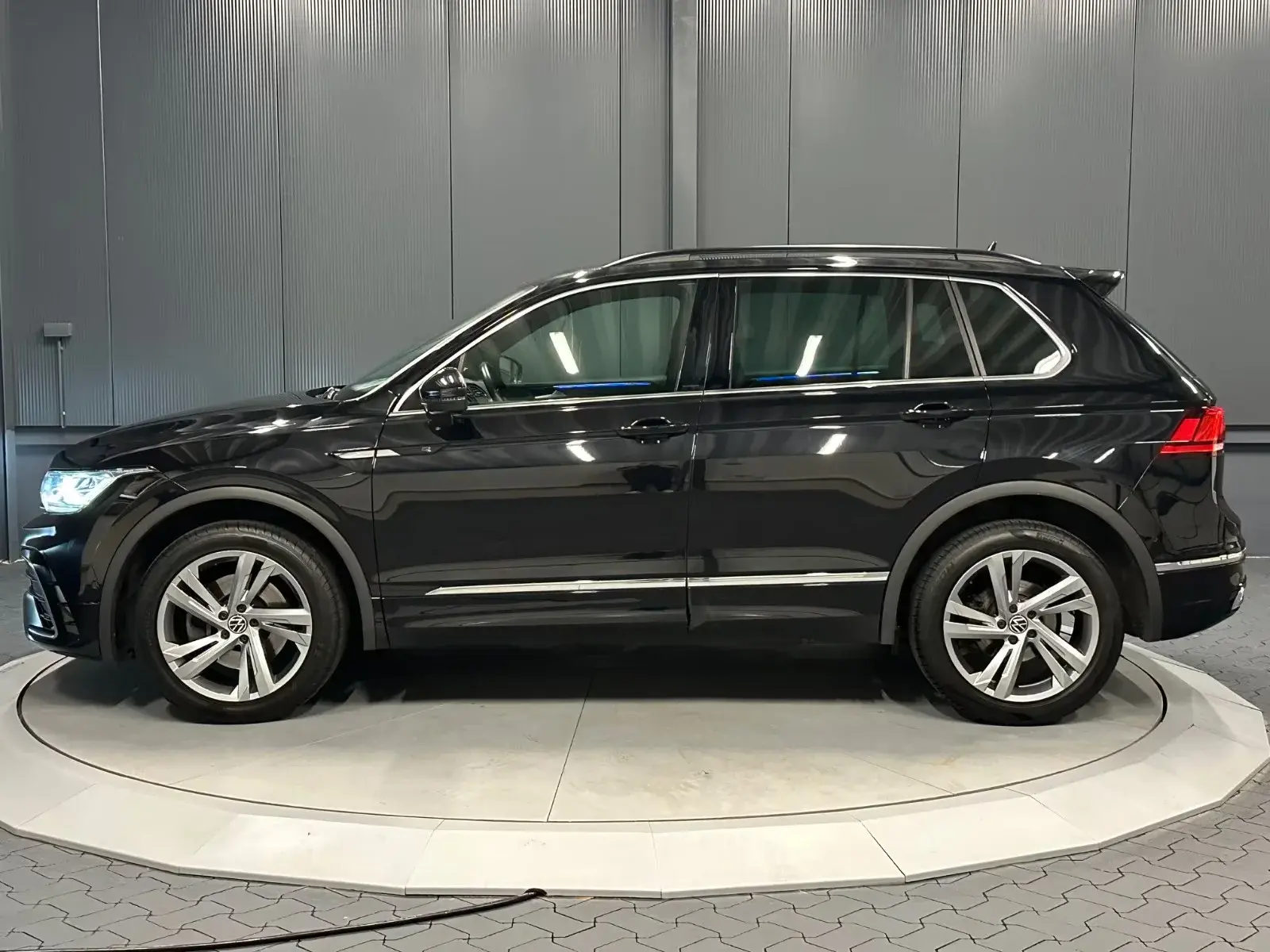 Main__Slider__Photo:Volkswagen Tiguan 05/2021-1