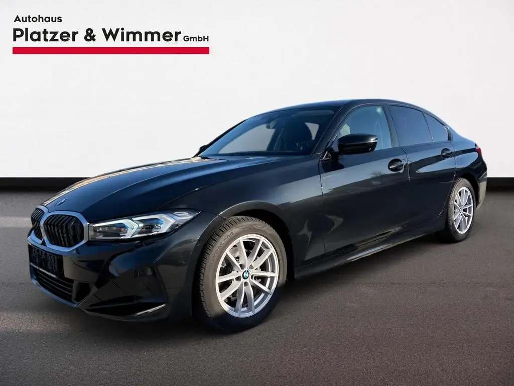 Main__Slider__Photo:BMW 318 i Park-Assistent Navi Digitales Cockpit 360 01/2025-1