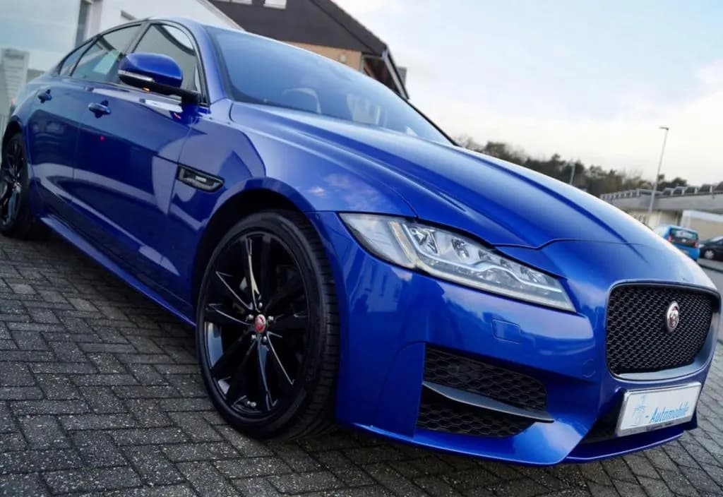 Main__Slider__Photo:Jaguar XF 30d British Design Edition Automatik Brit... 10/2016-0