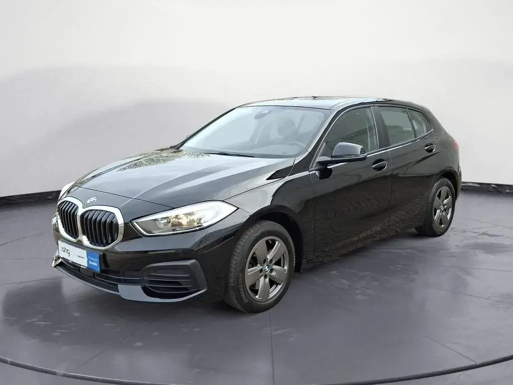 Main__Slider__Photo:BMW 1 Series 118i Advantage PDC Sitzhzg. Vorn Lederlenkrad 12/2019-1