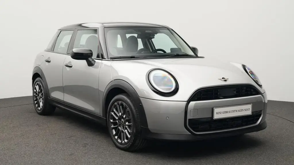 Main__Slider__Photo:MINI Cooper C 5-Türer 04/2025-1