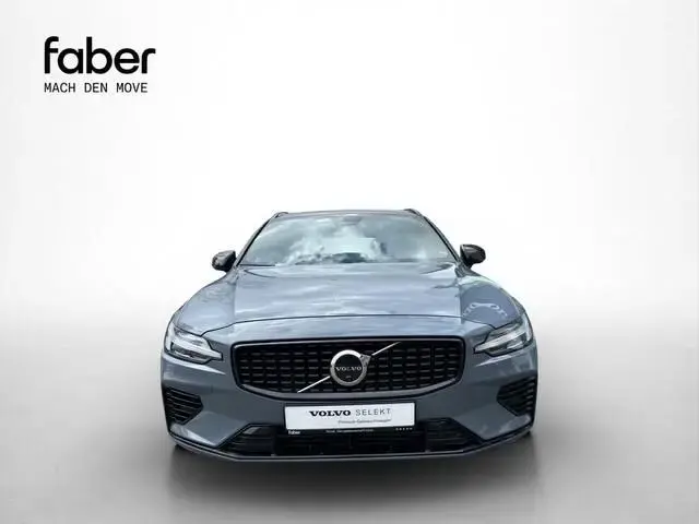 Main__Slider__Photo:Volvo V60 Plus Dark T8 Plug-In Hybrid AWD 03/2023-1