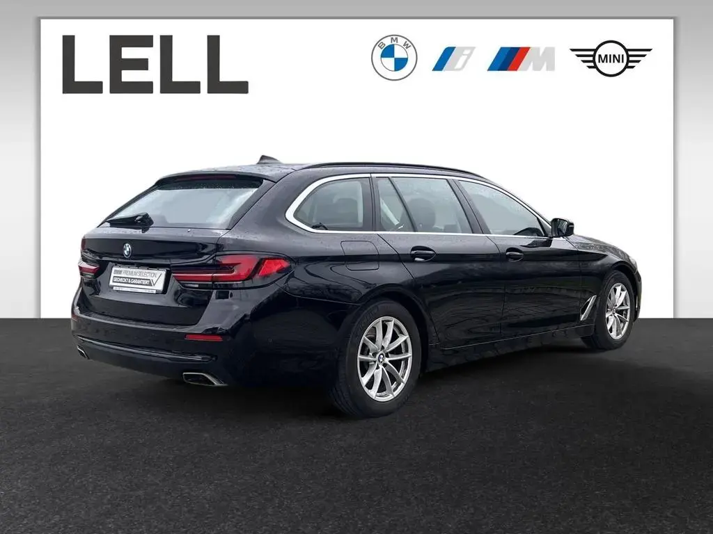Main__Slider__Photo:BMW 5 Series 530d Touring Head-Up DAB WLAN Parkassistent Shz 08/2022-1