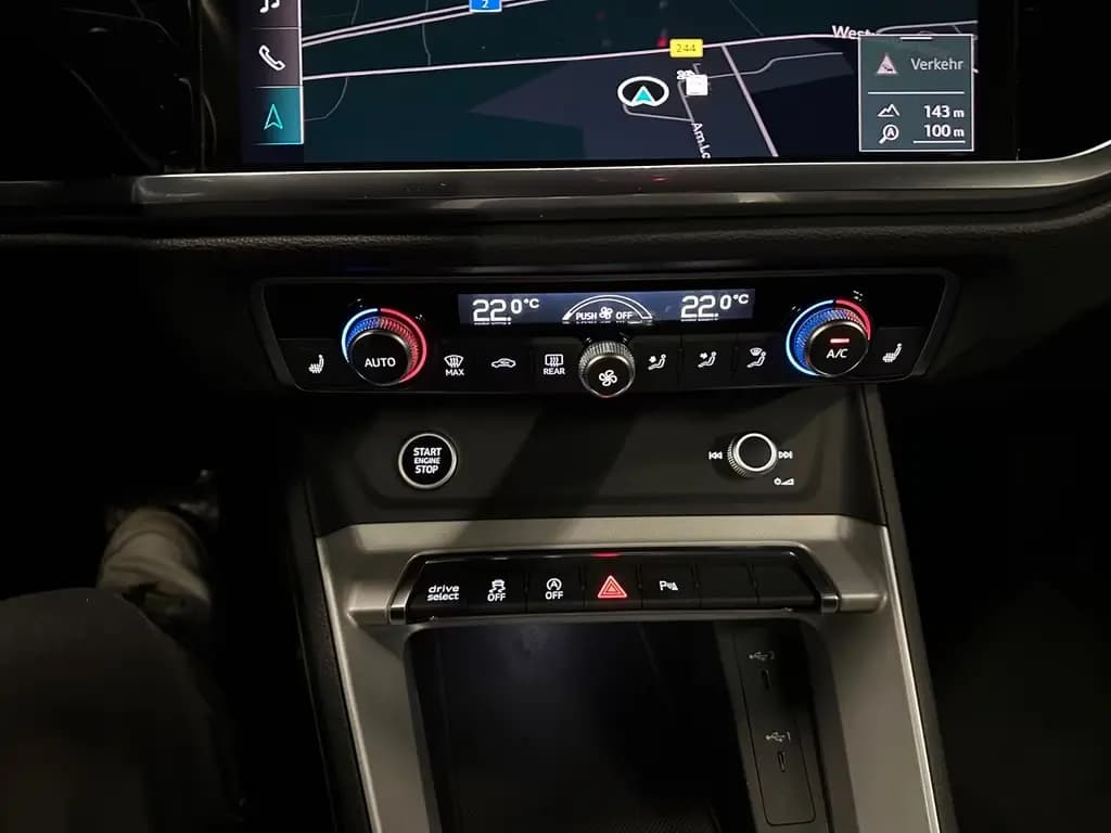 Main__Slider__Photo:Audi Q3 40 TDI quattro advanced *200PS*LEDER*NAVI*LED 04/2022-0