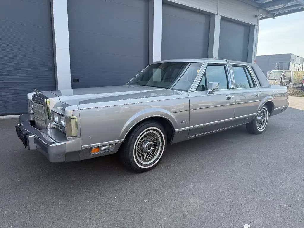 Main__Slider__Photo:Lincoln Town Car Cartier Klima 07/1988-0
