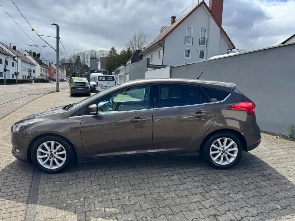 Main__Slider__Photo:Ford Focus Lim. Titanium 02/2016-0