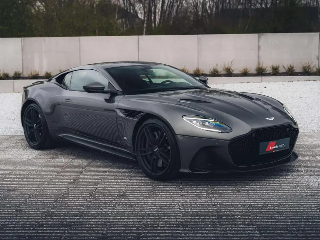 Main__Slider__Photo:Aston Martin DBS Superleggera / Magnetic Silver / Jewellery P 01/2022-0