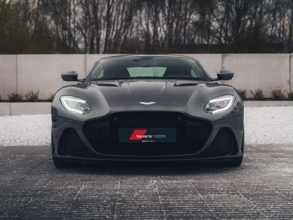 Main__Slider__Photo:Aston Martin DBS Superleggera / Magnetic Silver / Jewellery P 01/2022-1