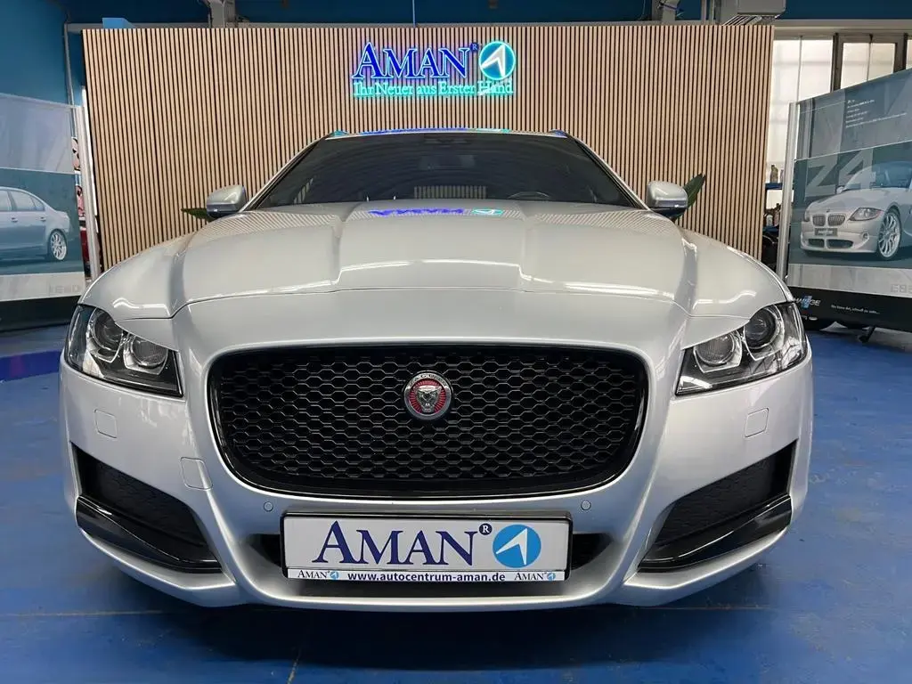 Main__Slider__Photo:Jaguar XF E-Performance Sportbr. Auto. 2.0 (AMAN®) 08/2018-1