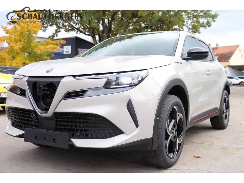 Main__Slider__Photo:Alfa Romeo Junior Ibrida 1.2 VGT 48V-Hybrid Speciale Navi D 12/2025-0