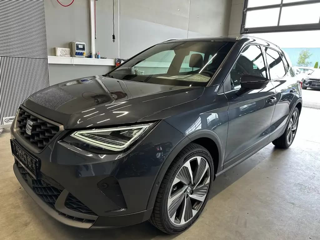 Main__Slider__Photo:Seat Arona 1,5TSI DSG FR 18´´AHK Alcant. Full LED NAV 06/2025-0