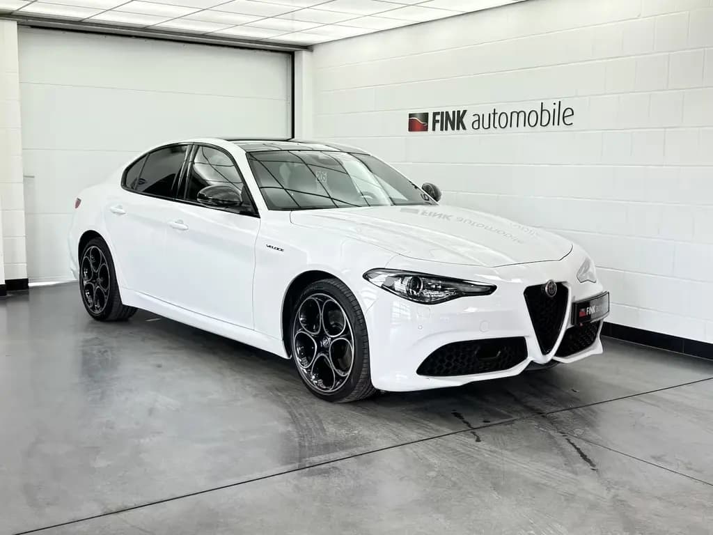 Main__Slider__Photo:Alfa Romeo Giulia 2.0 Veloce Q4 Turbo Panoramadach Xenon 03/2022-0