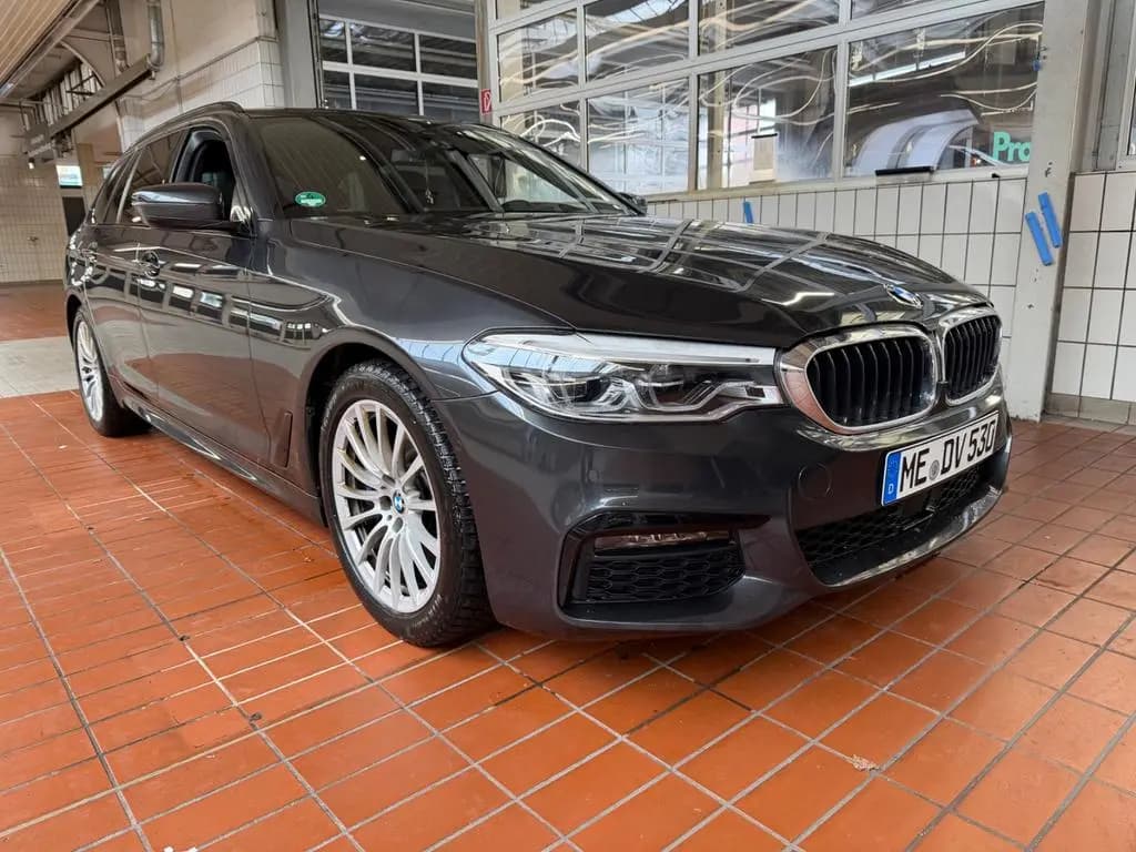 Main__Slider__Photo:BMW 5 Series 530d xDrive Touring A - 02/2019-0