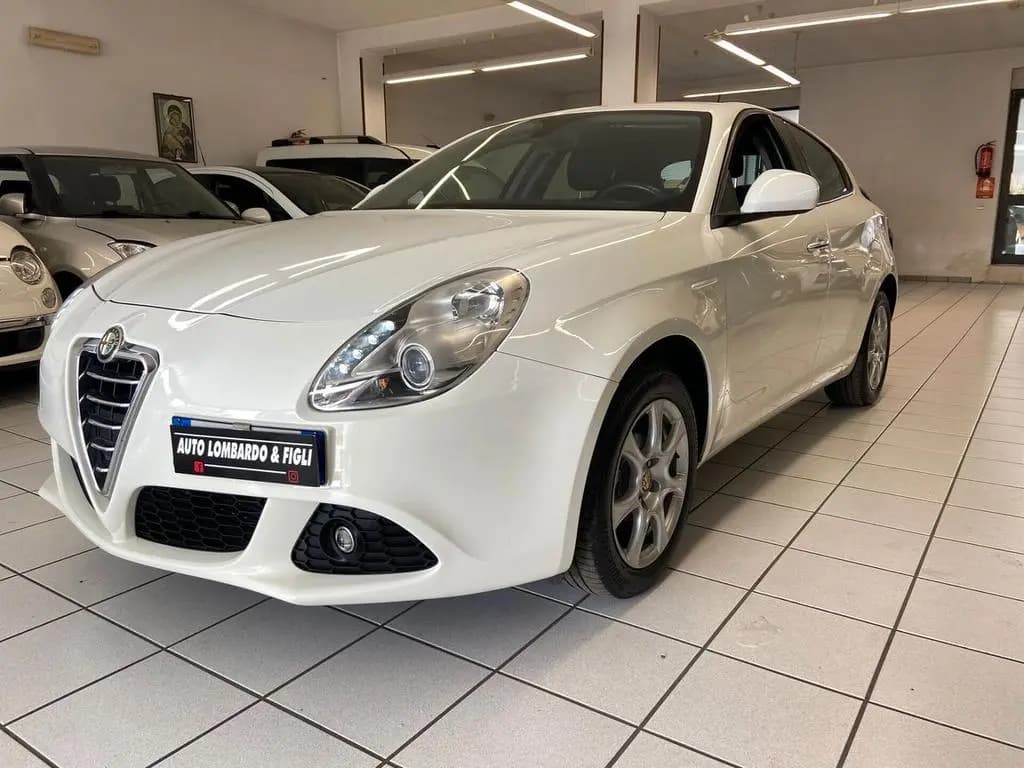 Main__Slider__Photo:Alfa Romeo Giulietta 1.6 JTDm-2 105 CV Progressi 10/2012-0