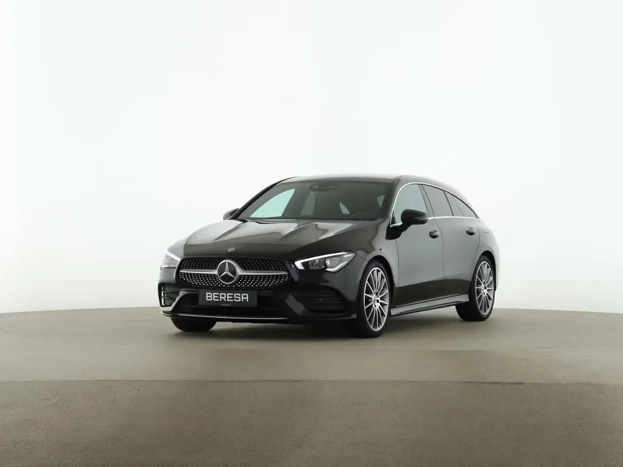 Main__Slider__Photo:Mercedes-Benz CLA-Class 180 Shooting Brake 08/2020-1