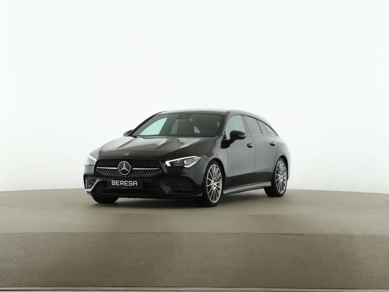 Main__Slider__Photo:Mercedes-Benz CLA-Class 220 Shooting Brake 09/2019-1