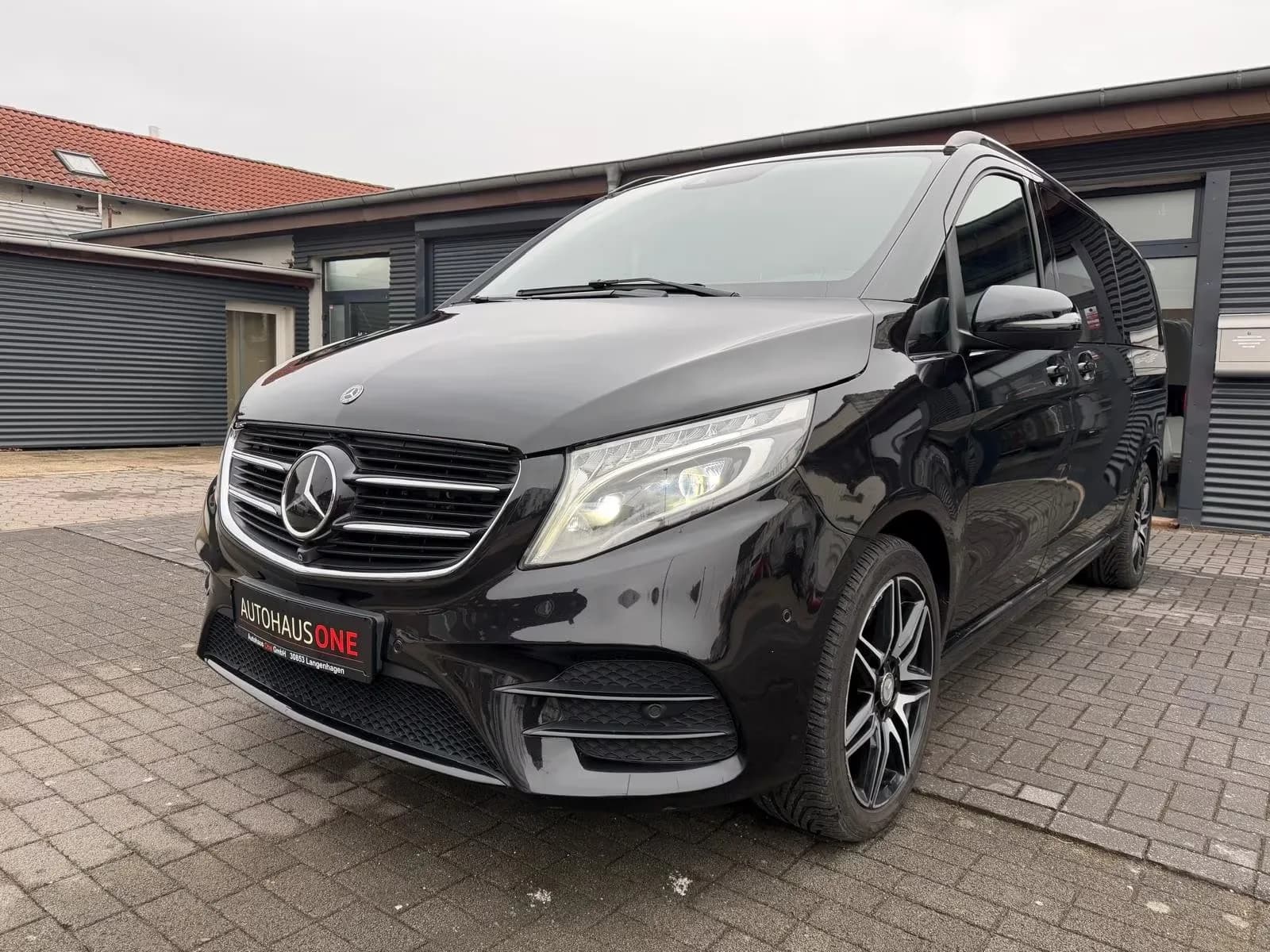 Main__Slider__Photo:Mercedes-Benz V-Class 250 08/2018-0