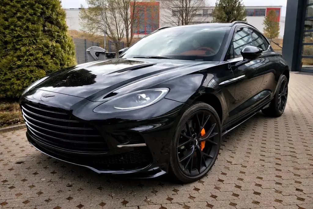 Main__Slider__Photo:Aston Martin DBX 4.0 V8 707 01/2026-0