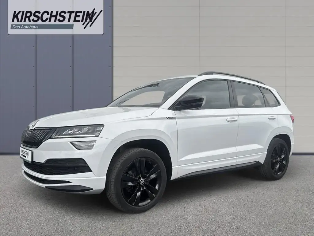 Main__Slider__Photo:Skoda Karoq Sportline 1.5 TSI WR AHK Pano Navi Canton 12/2019-1