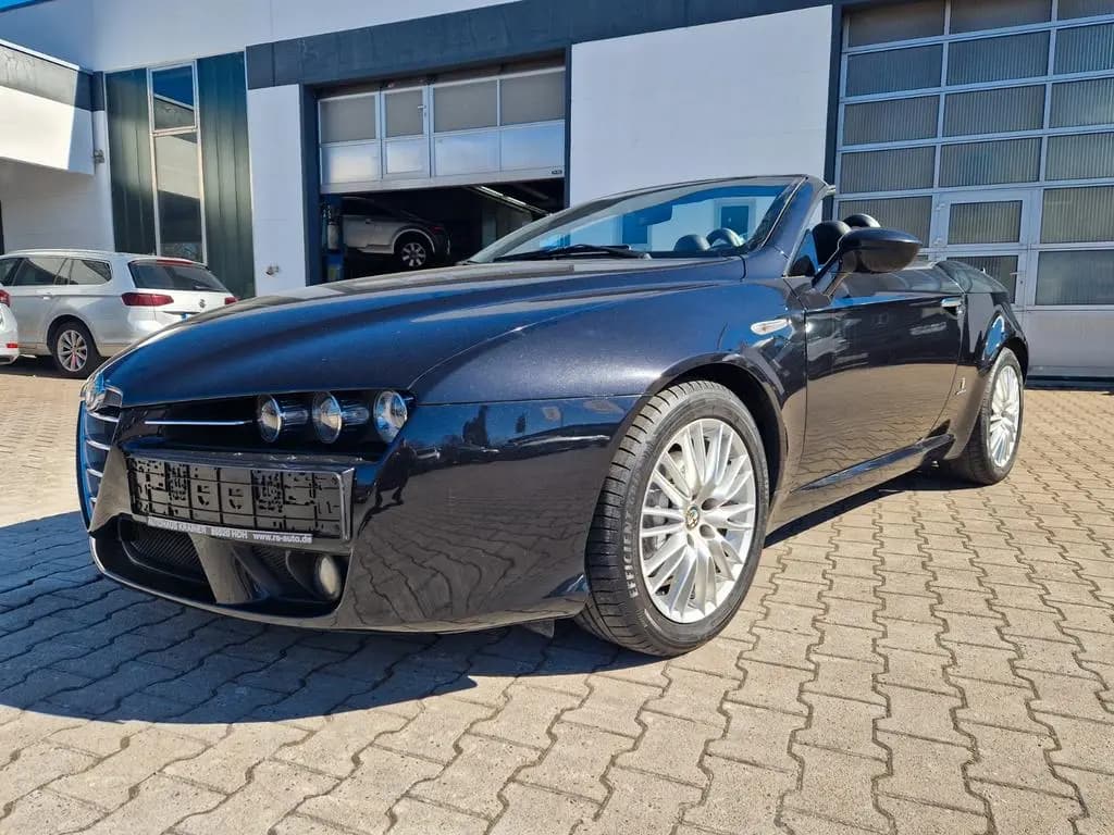 Main__Slider__Photo:Alfa Romeo Spider 2.2 JTS 16V /Vollleder P. Frau/SHZ/Xenon 07/2009-0