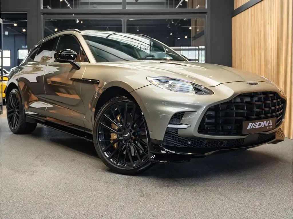 Main__Slider__Photo:Aston Martin DBX V8 707 Keramisch Stoelventilatie 4.0 V8 707 09/2023-0