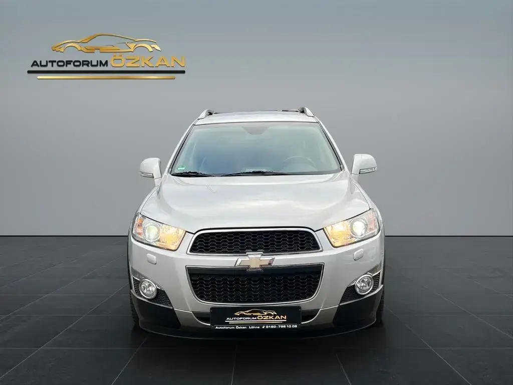 Main__Slider__Photo:Chevrolet Captiva 2.2 D 7-Sitze Kamera AHK Leder Tempomat 04/2012-1