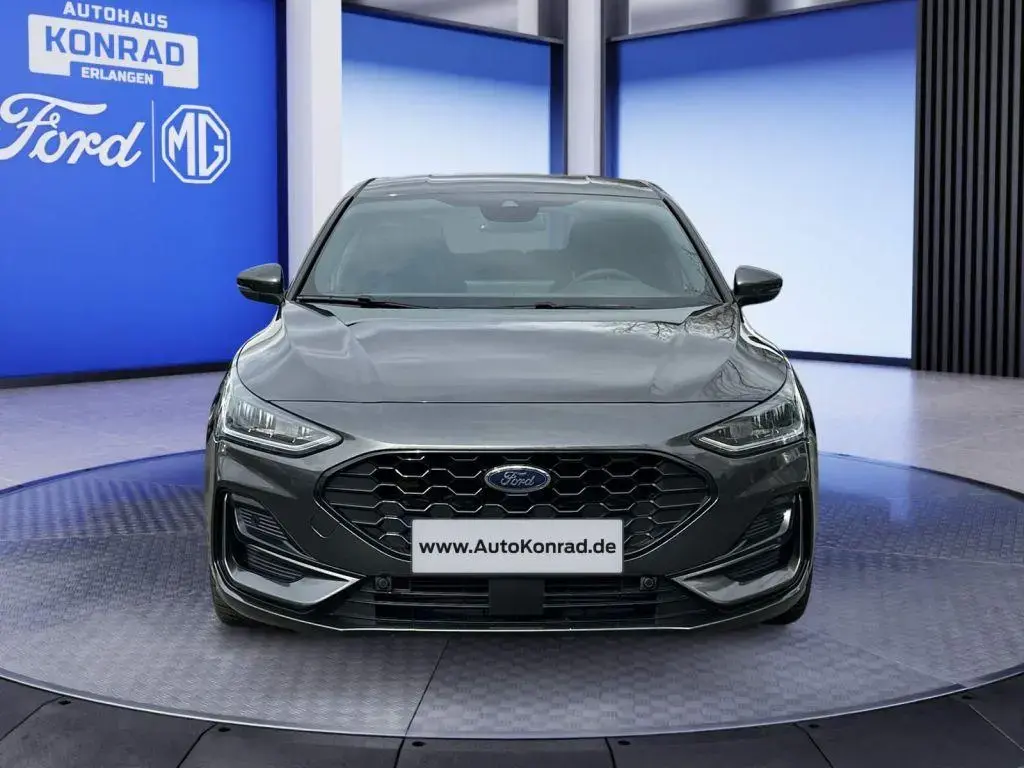 Main__Slider__Photo:Ford Focus ST-Line 1.0 EcoBoost *Styling-Pk*Family-Pk 04/2022-1